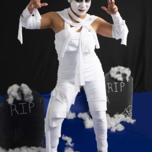 “Momia Misteriosa: Disfraz con Toque Especial de Amairani” 🎃✨